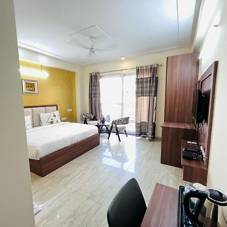 גורגאון Hotel The Luxe 18 - Golf Course Road מראה חיצוני תמונה
