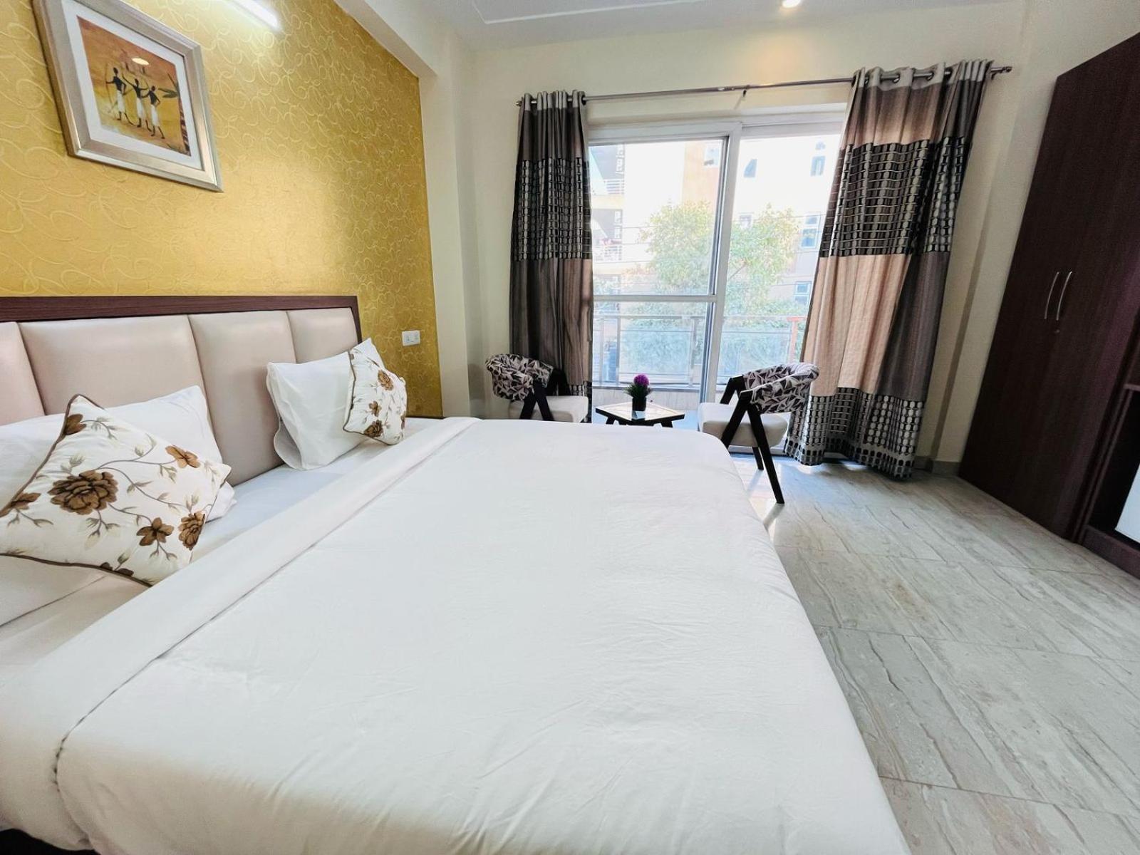 גורגאון Hotel The Luxe 18 - Golf Course Road מראה חיצוני תמונה
