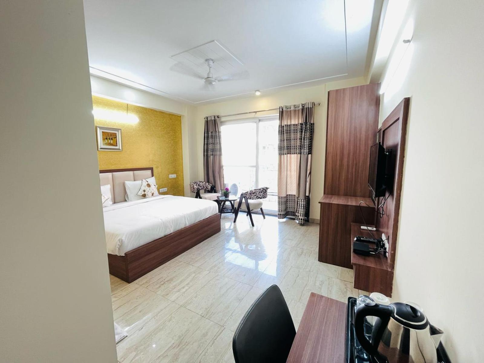 גורגאון Hotel The Luxe 18 - Golf Course Road מראה חיצוני תמונה