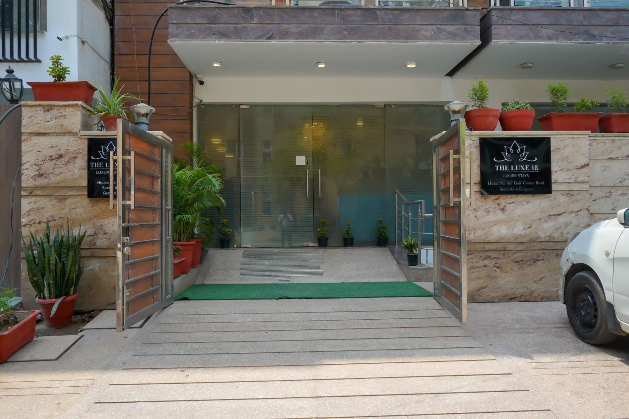 גורגאון Hotel The Luxe 18 - Golf Course Road מראה חיצוני תמונה
