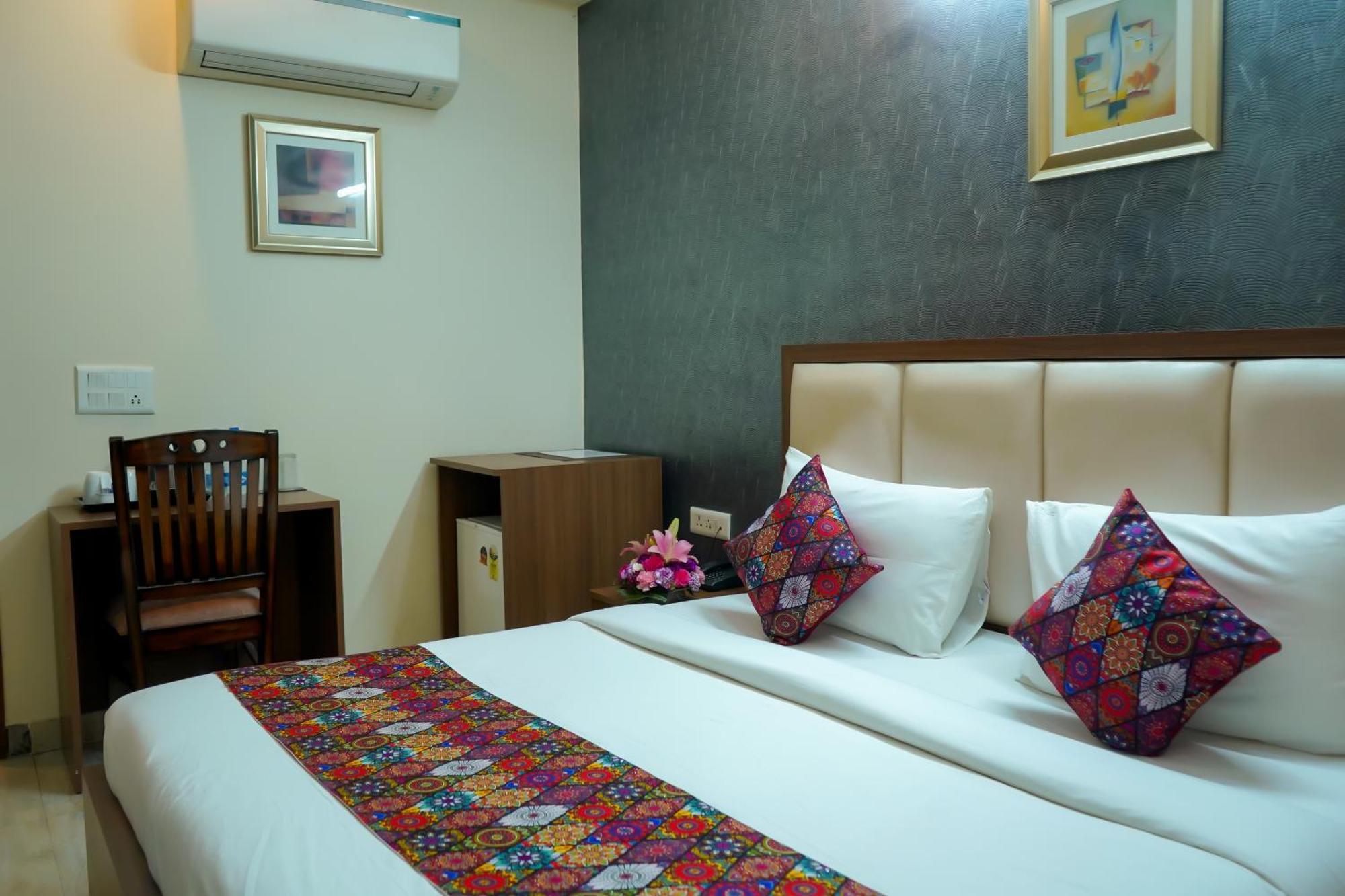 גורגאון Hotel The Luxe 18 - Golf Course Road מראה חיצוני תמונה