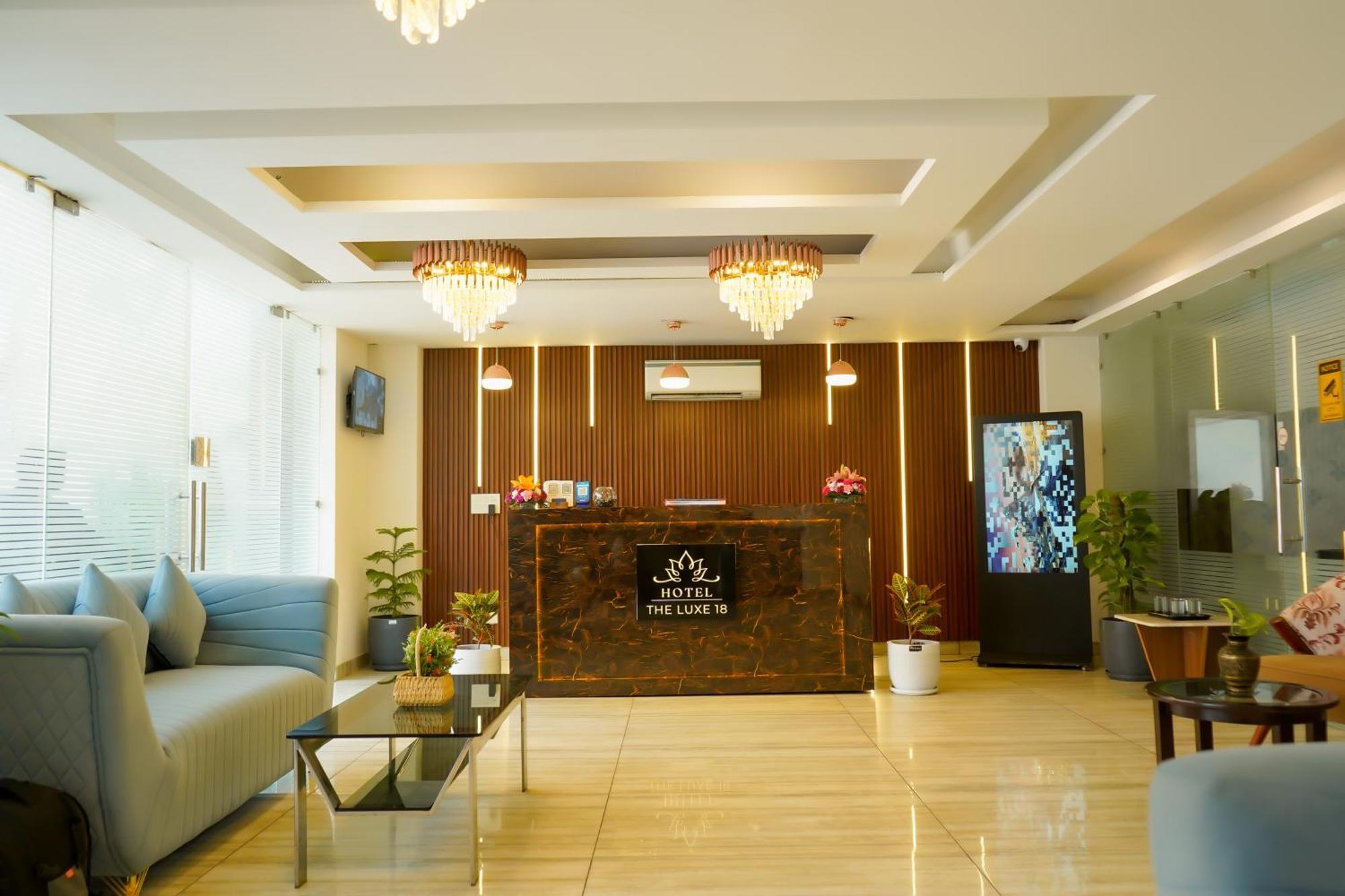 גורגאון Hotel The Luxe 18 - Golf Course Road מראה חיצוני תמונה