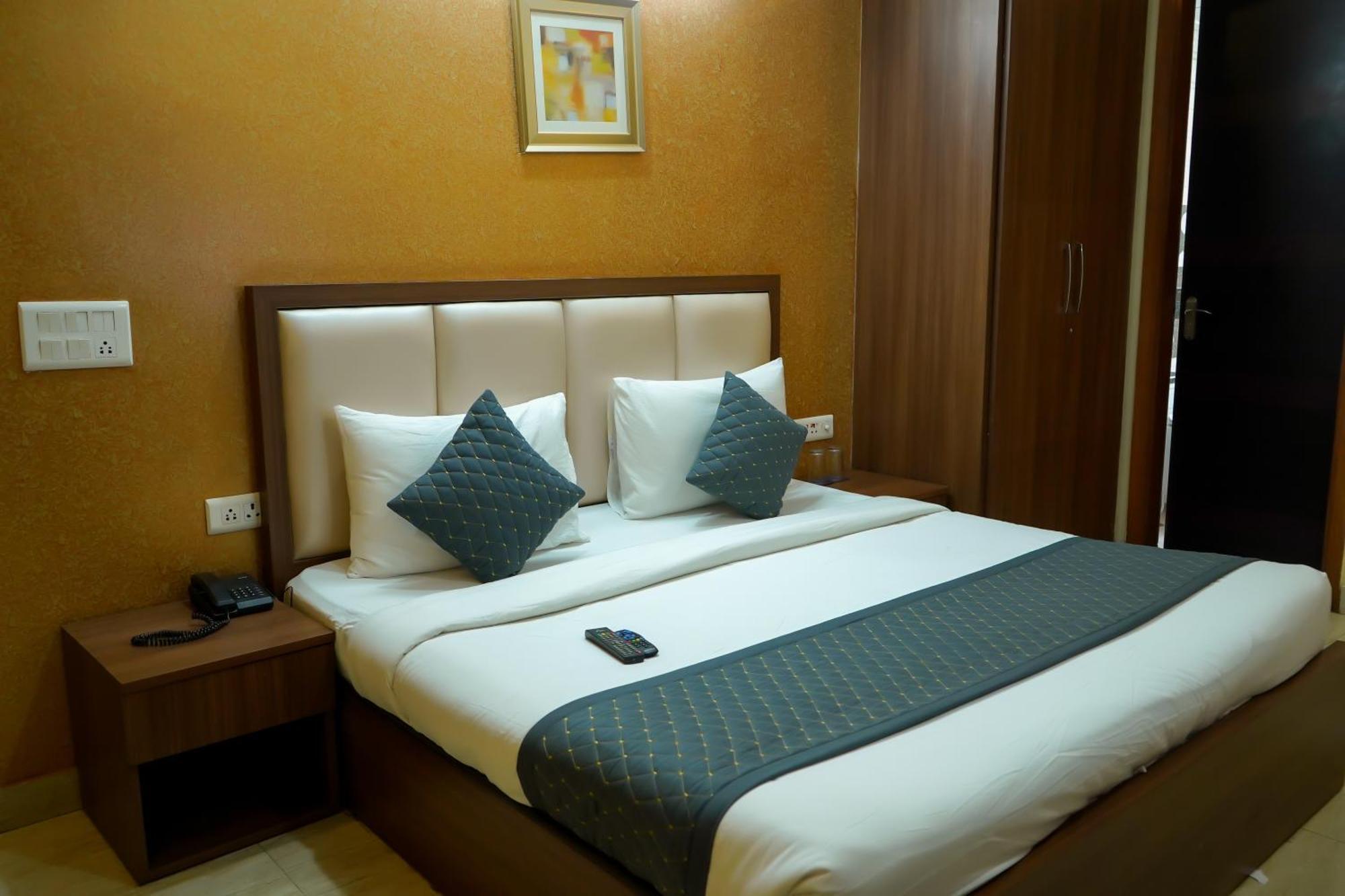 גורגאון Hotel The Luxe 18 - Golf Course Road מראה חיצוני תמונה