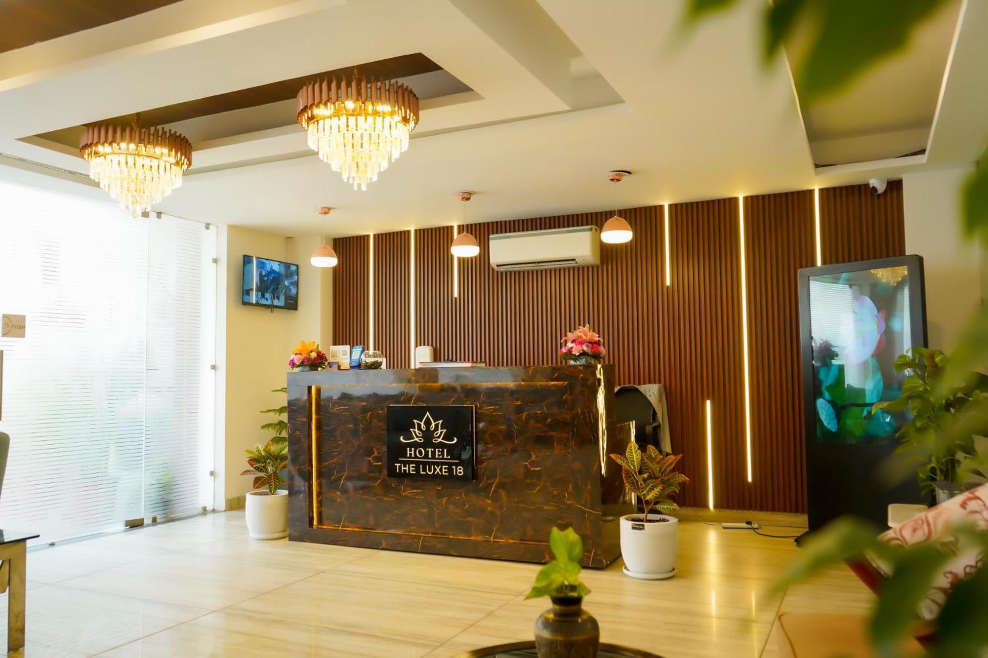גורגאון Hotel The Luxe 18 - Golf Course Road מראה חיצוני תמונה