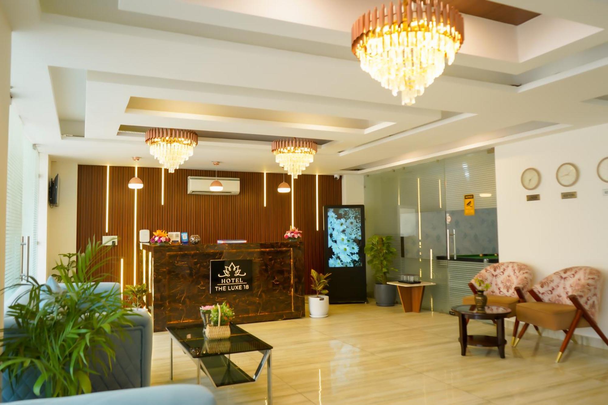 גורגאון Hotel The Luxe 18 - Golf Course Road מראה חיצוני תמונה