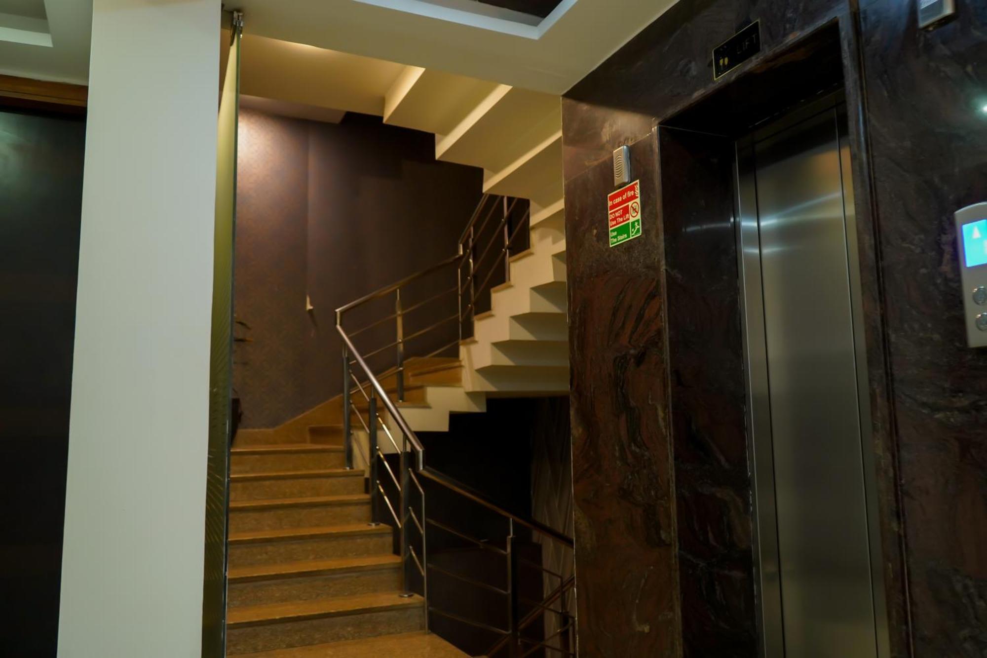 גורגאון Hotel The Luxe 18 - Golf Course Road מראה חיצוני תמונה