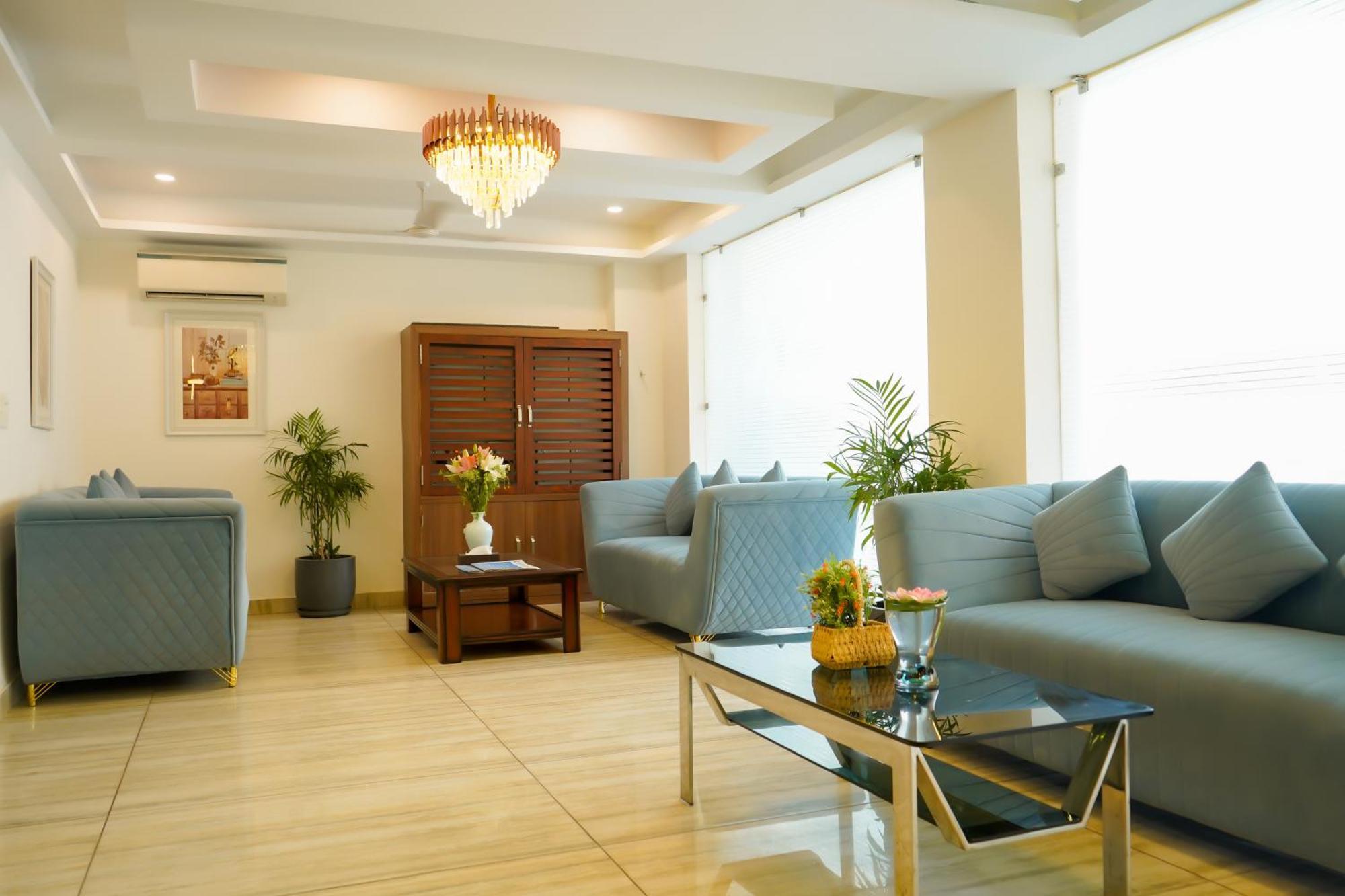 גורגאון Hotel The Luxe 18 - Golf Course Road מראה חיצוני תמונה