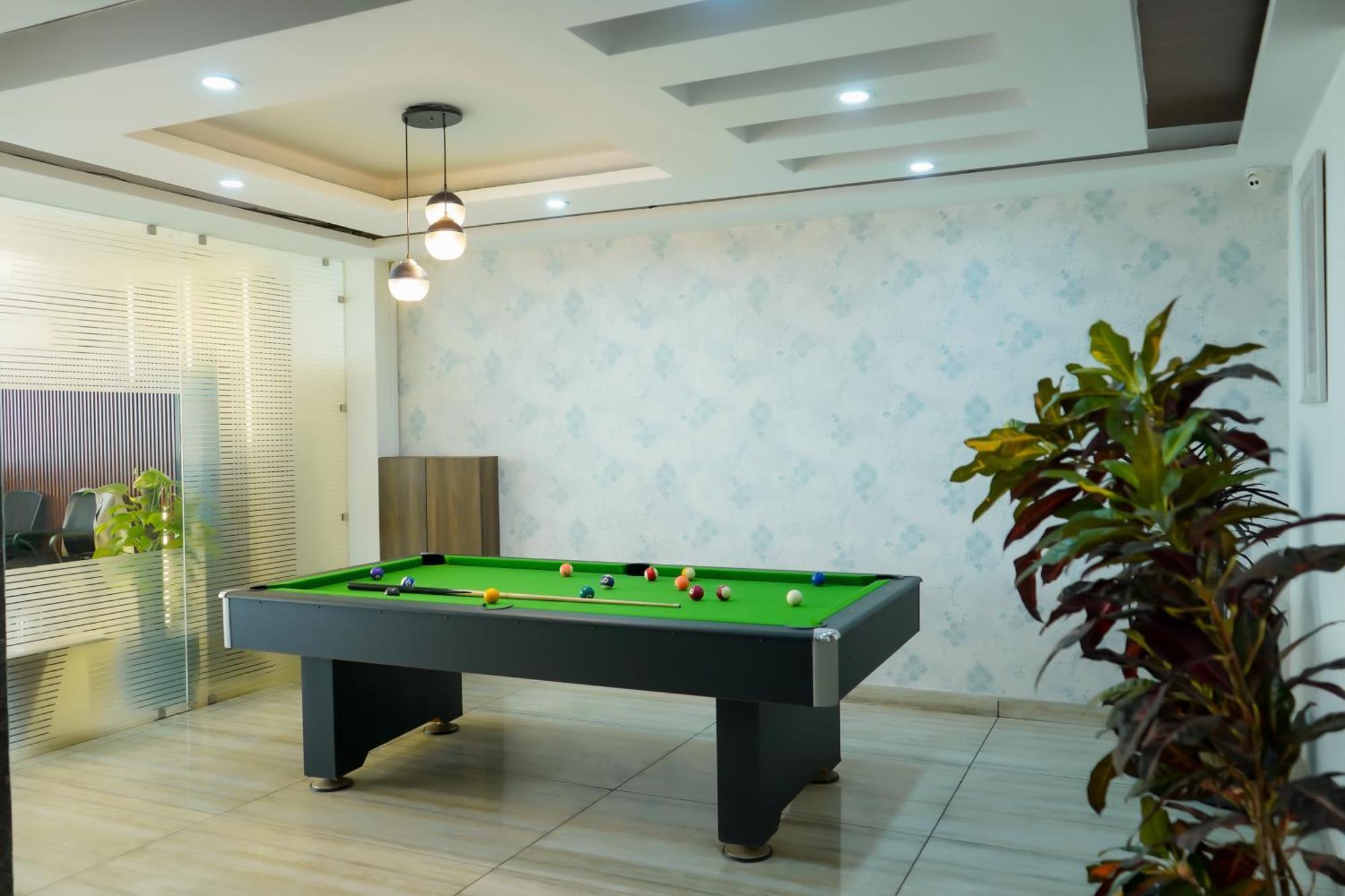 גורגאון Hotel The Luxe 18 - Golf Course Road מראה חיצוני תמונה