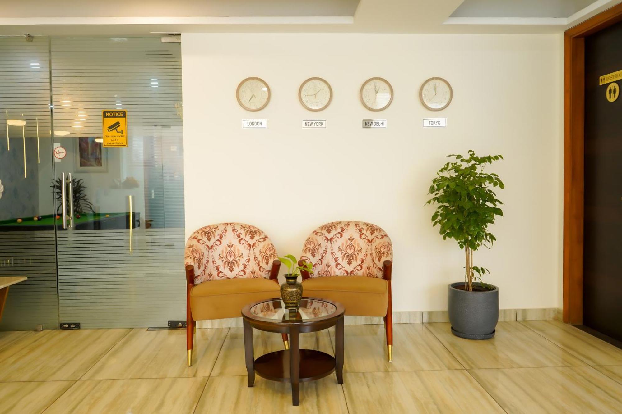 גורגאון Hotel The Luxe 18 - Golf Course Road מראה חיצוני תמונה