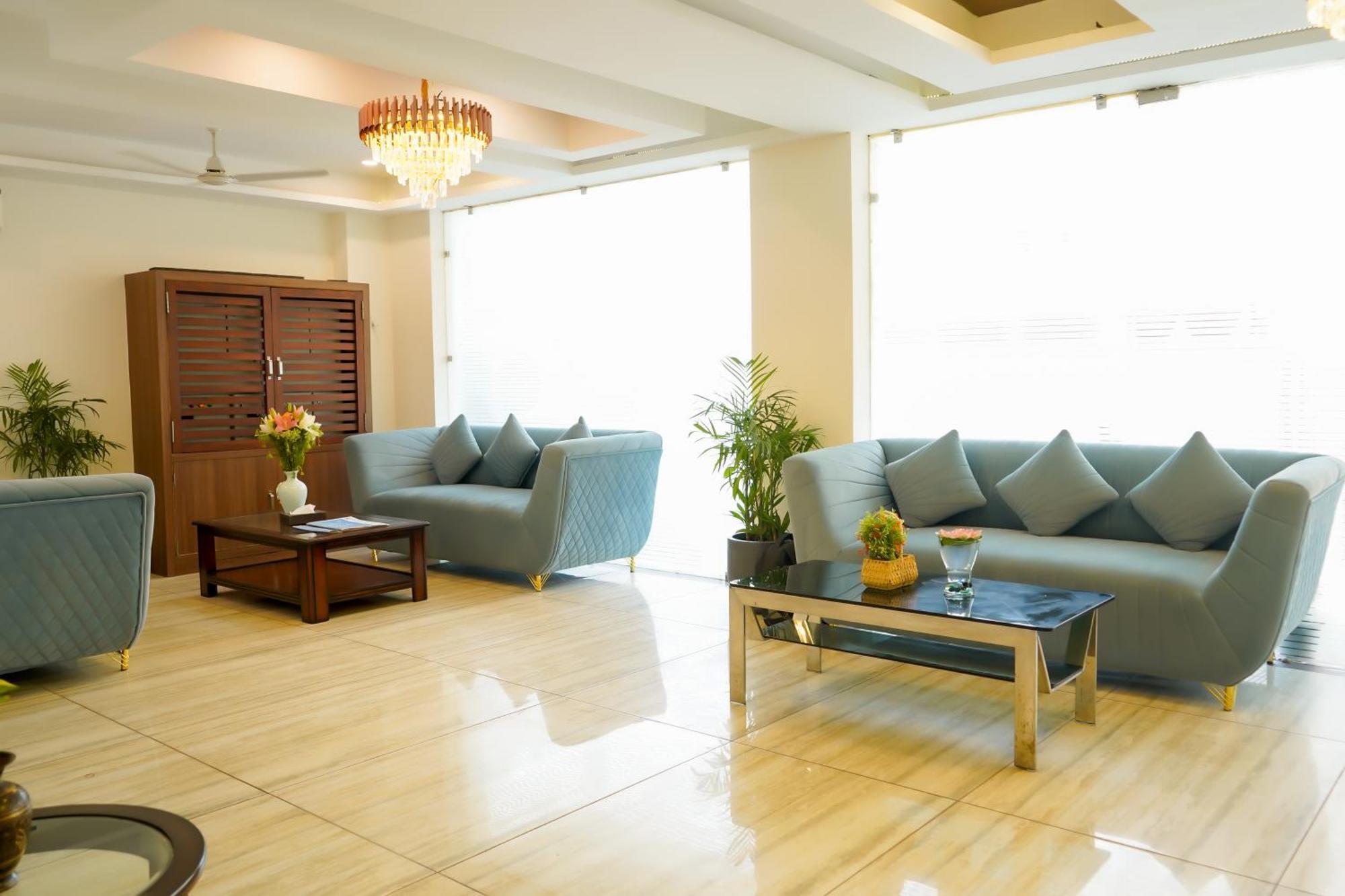 גורגאון Hotel The Luxe 18 - Golf Course Road מראה חיצוני תמונה