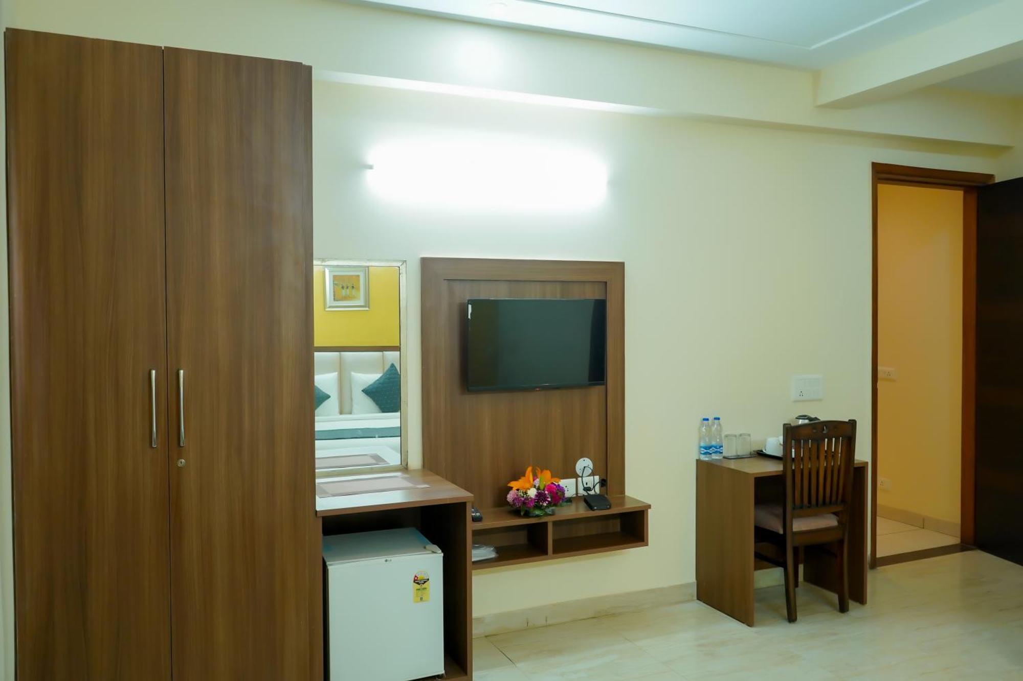גורגאון Hotel The Luxe 18 - Golf Course Road מראה חיצוני תמונה