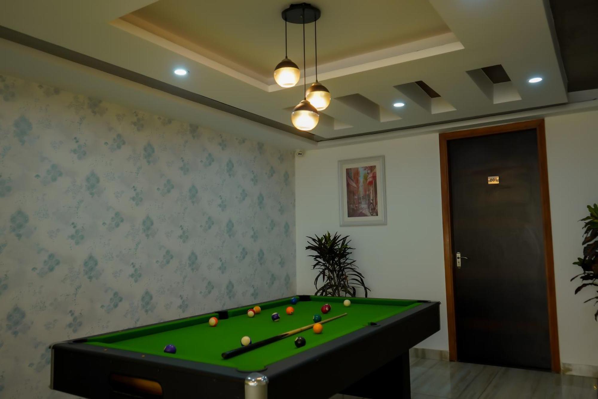 גורגאון Hotel The Luxe 18 - Golf Course Road מראה חיצוני תמונה