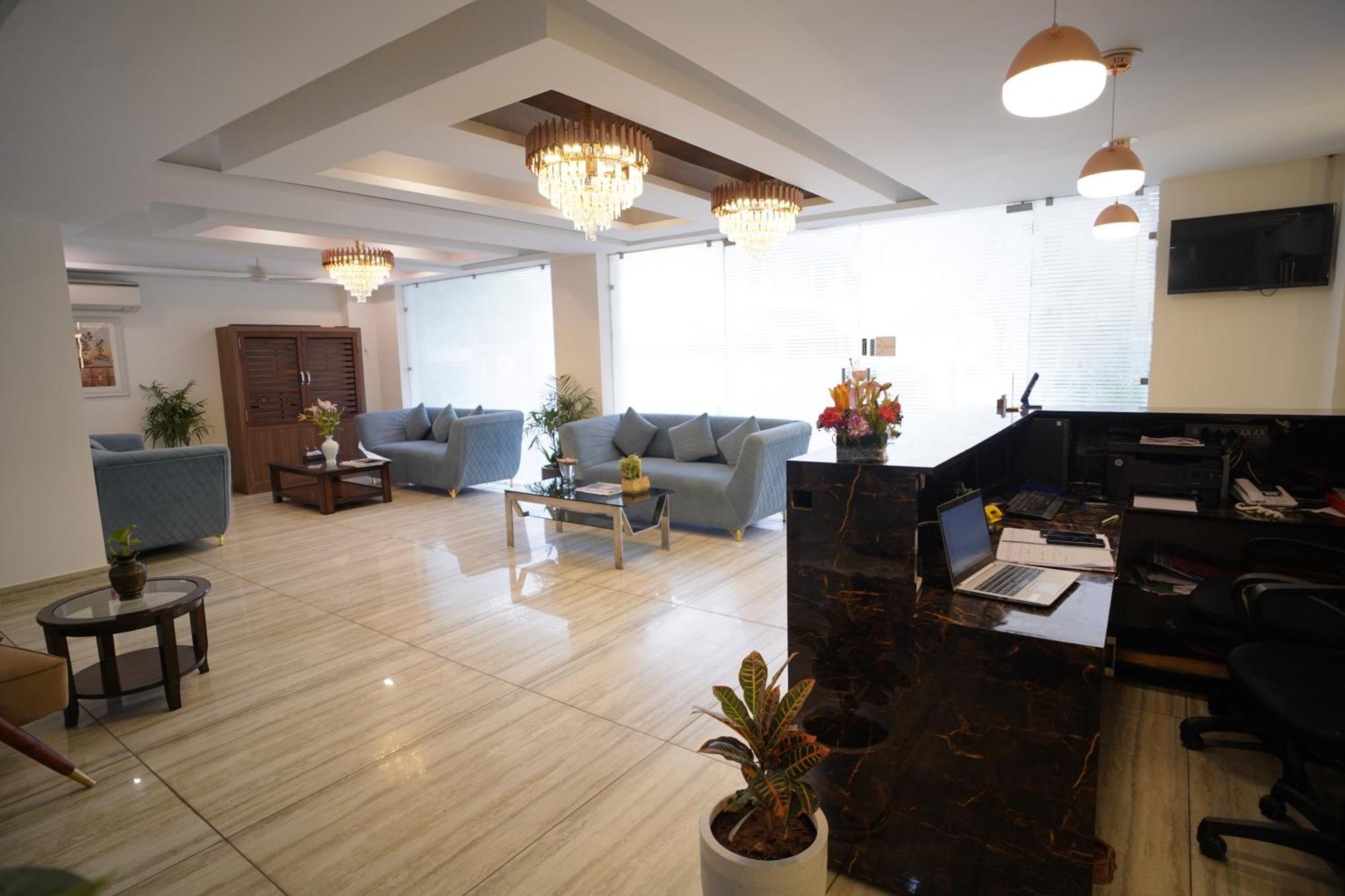 גורגאון Hotel The Luxe 18 - Golf Course Road מראה חיצוני תמונה
